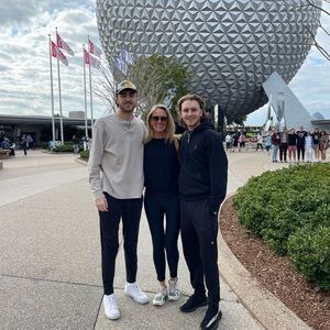 Meet your Posher, Cyndi